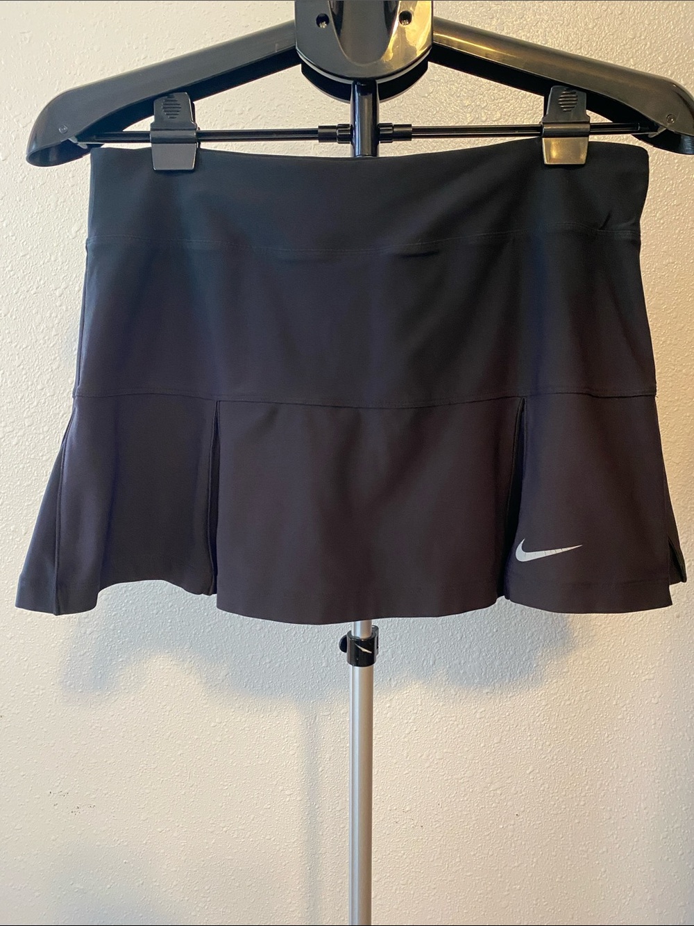 Nike Black Pleated Athletic Skirt with Swoosh Women’s Medium